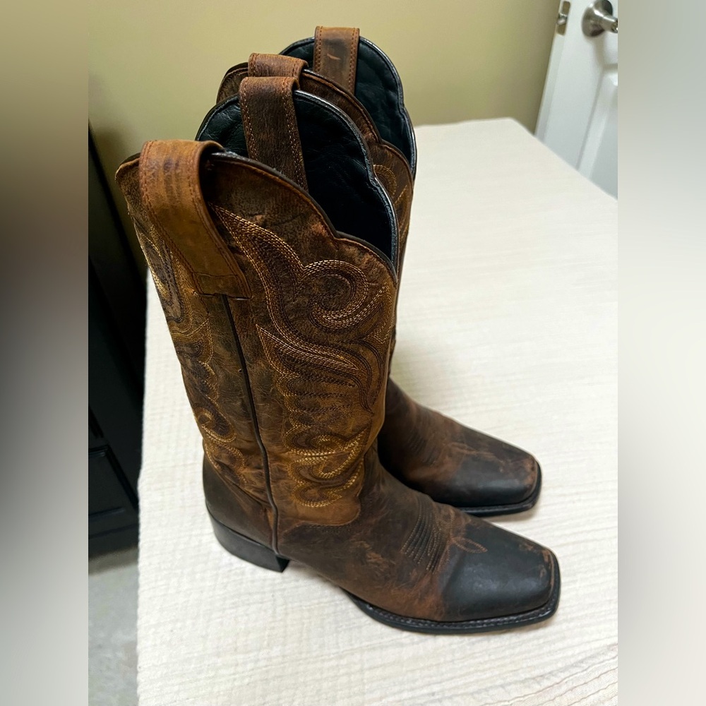 Cowboy boots women’s 8.5. Purchased in Nashville.
